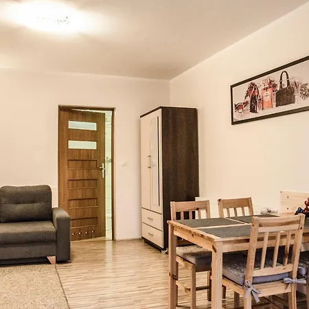 מלון דירות Montis שצ'קלארסקה פוראובה