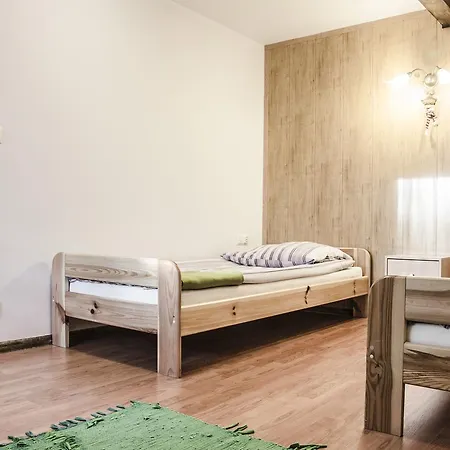 Montis מלון דירות שצ'קלארסקה פוראובה